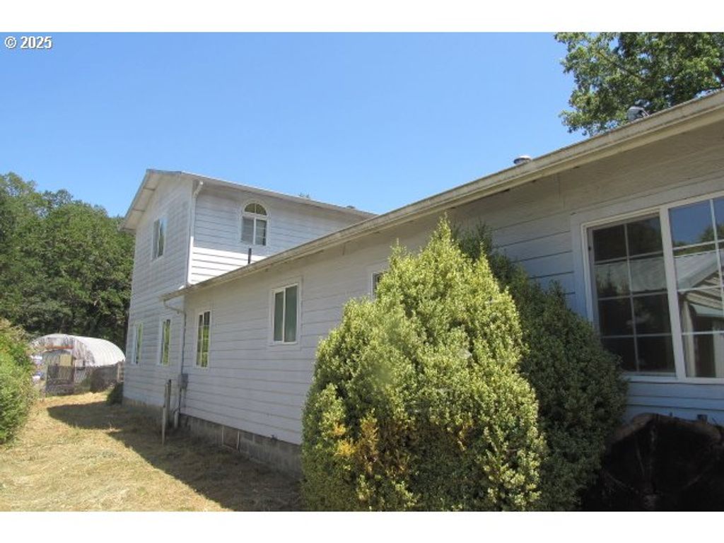 276 UNION GAP LOOP Rd, Oakland, OR 97462