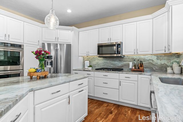 7913 Jonathan Woods Drive SE, Ada, MI 49301