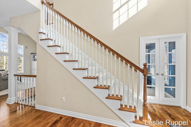 7913 Jonathan Woods Drive SE, Ada, MI 49301