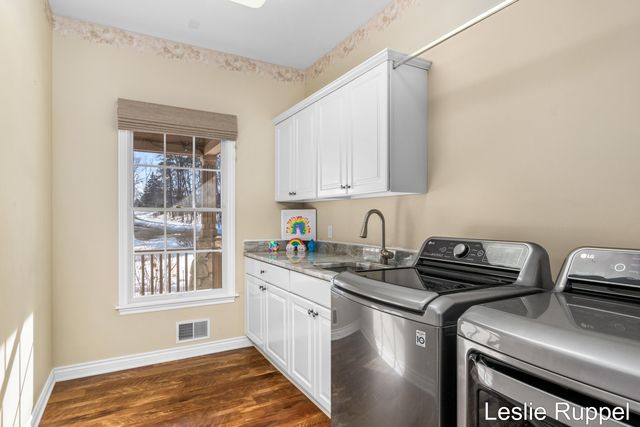 7913 Jonathan Woods Drive SE, Ada, MI 49301