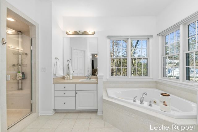 7913 Jonathan Woods Drive SE, Ada, MI 49301