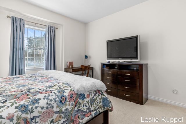 7913 Jonathan Woods Drive SE, Ada, MI 49301