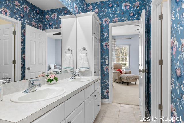 7913 Jonathan Woods Drive SE, Ada, MI 49301