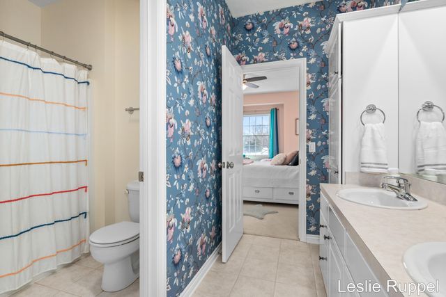 7913 Jonathan Woods Drive SE, Ada, MI 49301