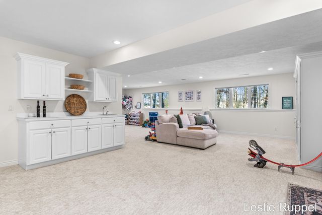 7913 Jonathan Woods Drive SE, Ada, MI 49301