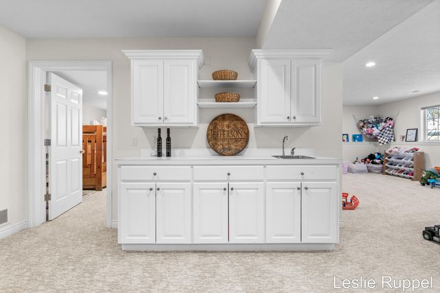 7913 Jonathan Woods Drive SE, Ada, MI 49301