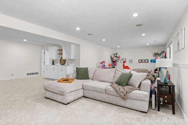 7913 Jonathan Woods Drive SE, Ada, MI 49301