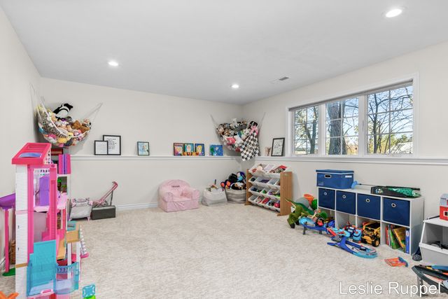 7913 Jonathan Woods Drive SE, Ada, MI 49301