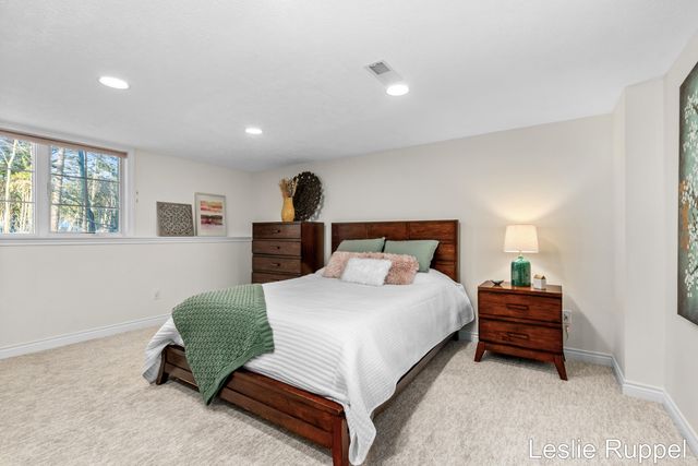 7913 Jonathan Woods Drive SE, Ada, MI 49301