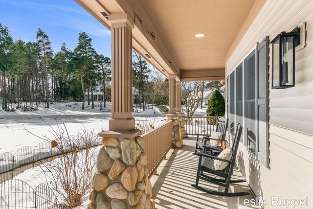 7913 Jonathan Woods Drive SE, Ada, MI 49301