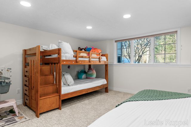 7913 Jonathan Woods Drive SE, Ada, MI 49301