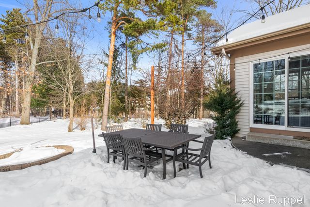 7913 Jonathan Woods Drive SE, Ada, MI 49301