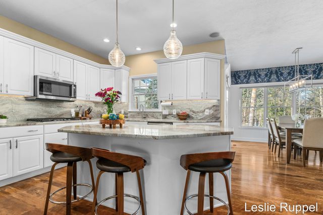 7913 Jonathan Woods Drive SE, Ada, MI 49301