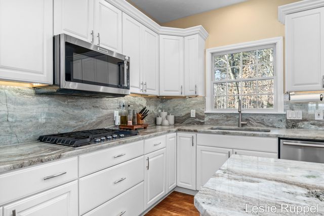 7913 Jonathan Woods Drive SE, Ada, MI 49301