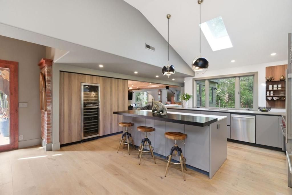 Image 13 of property listing at 13651 Pierce Road, Saratoga, CA 95070