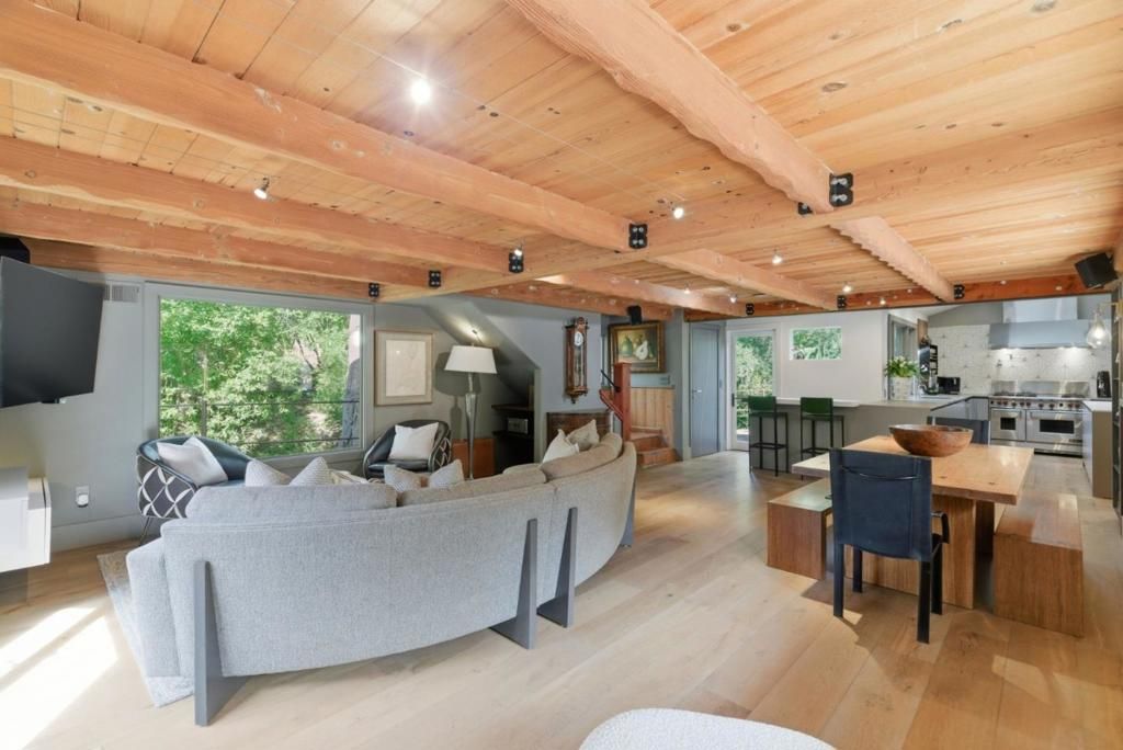 Image 19 of property listing at 13651 Pierce Road, Saratoga, CA 95070