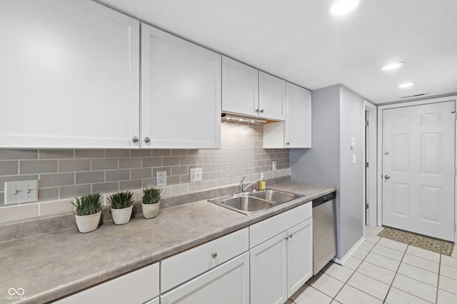 7548 Castleton Farms West Drive, Indianapolis, IN 46256