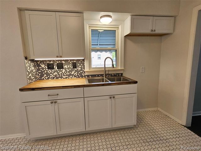 317 Michigan Avenue, Pontiac, MI 48342
