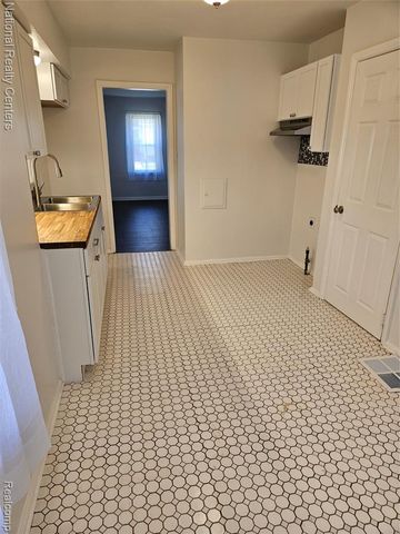 317 Michigan Avenue, Pontiac, MI 48342