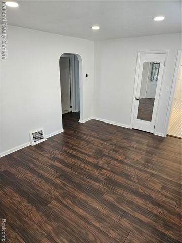 317 Michigan Avenue, Pontiac, MI 48342