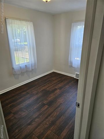 317 Michigan Avenue, Pontiac, MI 48342