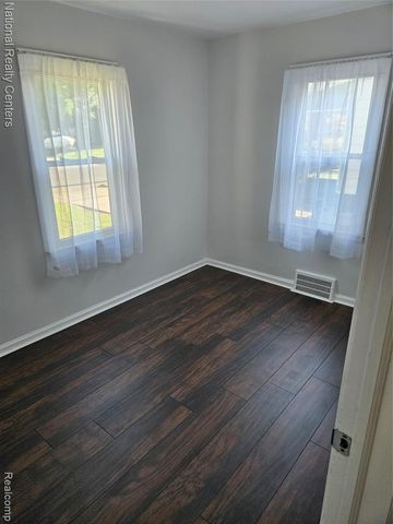 317 Michigan Avenue, Pontiac, MI 48342