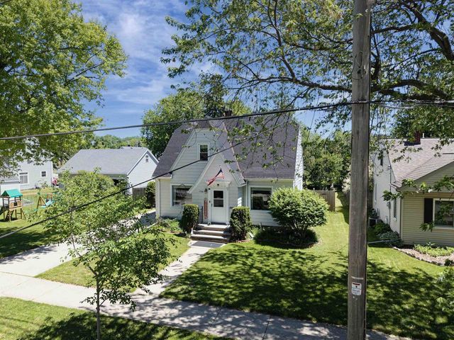 1738 N ERB STREET, Appleton, WI 54911