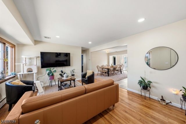 162 Rutherford Ave, Woodbridge Twp., NJ 07095