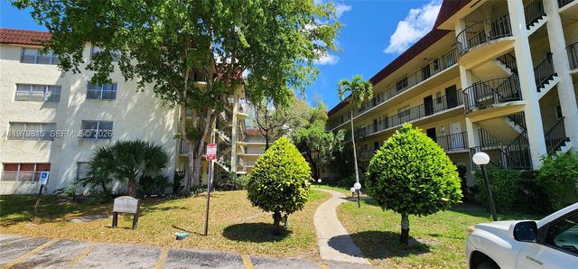 3360 Spanish Moss Ter 104, Lauderhill, FL 33319