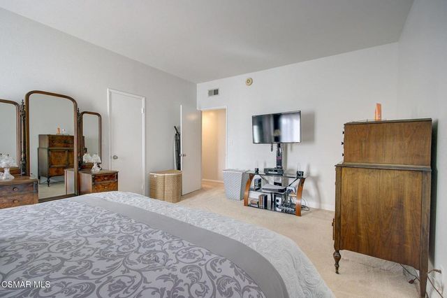 17522 Sherman Way 204, Van Nuys, CA 91406