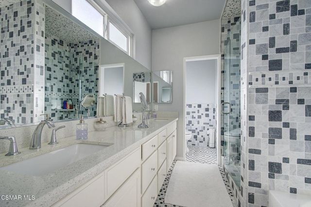 17522 Sherman Way 204, Van Nuys, CA 91406