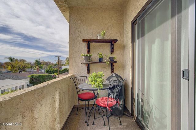 17522 Sherman Way 204, Van Nuys, CA 91406