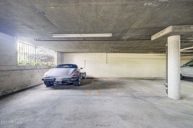 17522 Sherman Way 204, Van Nuys, CA 91406