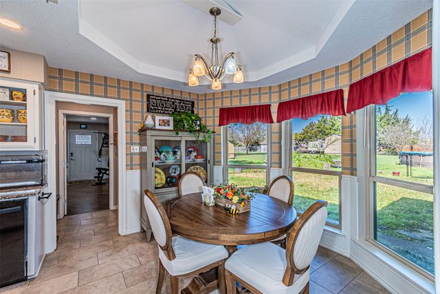 603 Roaring Creek Circle, Oak Leaf, TX 75154