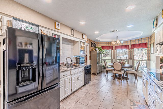 603 Roaring Creek Circle, Oak Leaf, TX 75154