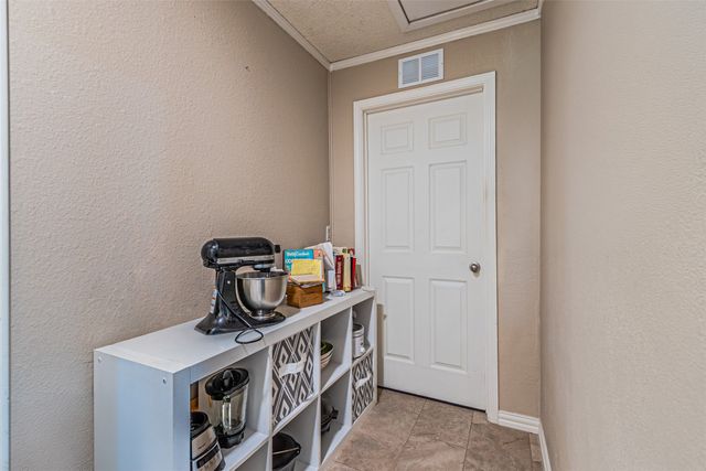 603 Roaring Creek Circle, Oak Leaf, TX 75154