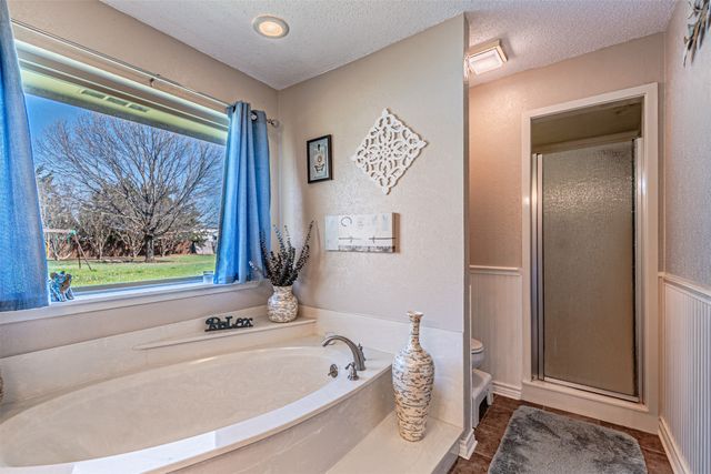 603 Roaring Creek Circle, Oak Leaf, TX 75154