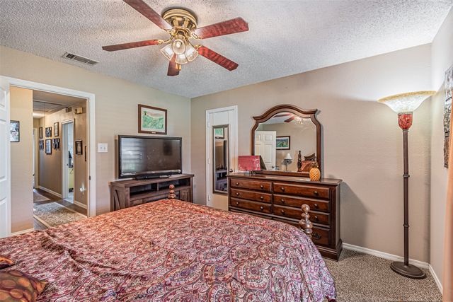 603 Roaring Creek Circle, Oak Leaf, TX 75154