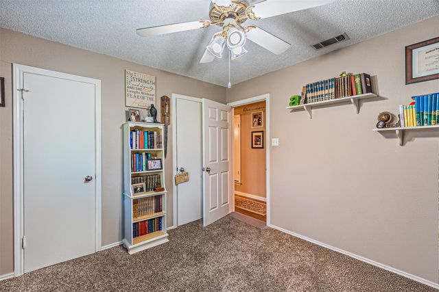 603 Roaring Creek Circle, Oak Leaf, TX 75154