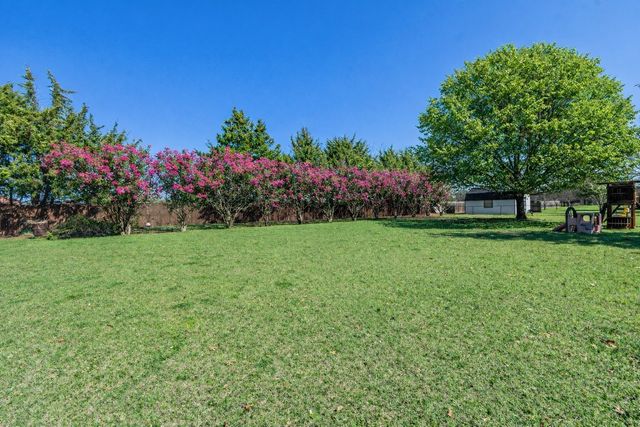 603 Roaring Creek Circle, Oak Leaf, TX 75154