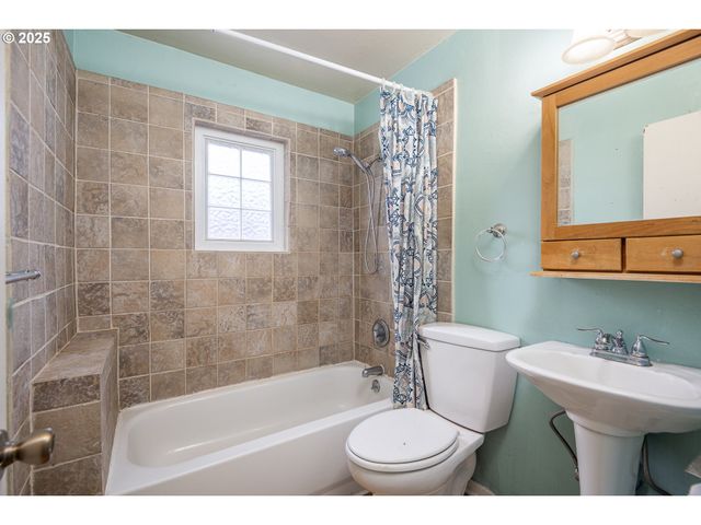 3198 PHEASANT Blvd, Springfield, OR 97477