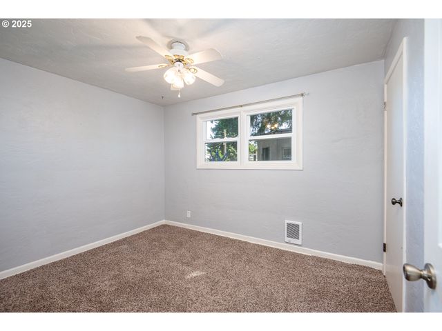 3198 PHEASANT Blvd, Springfield, OR 97477