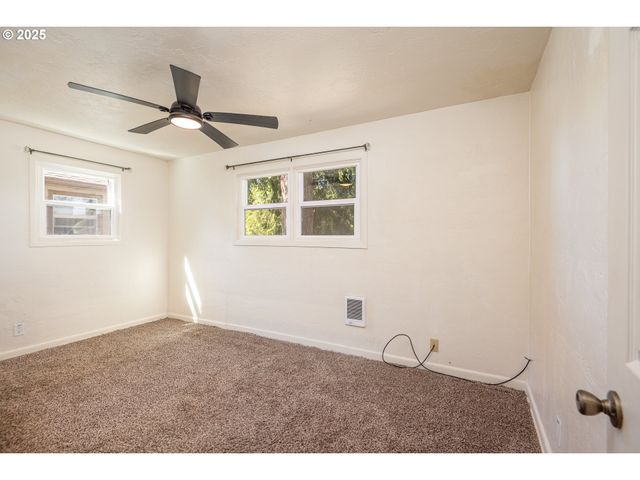 3198 PHEASANT Blvd, Springfield, OR 97477