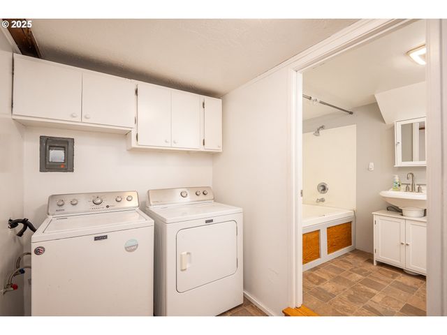 3198 PHEASANT Blvd, Springfield, OR 97477