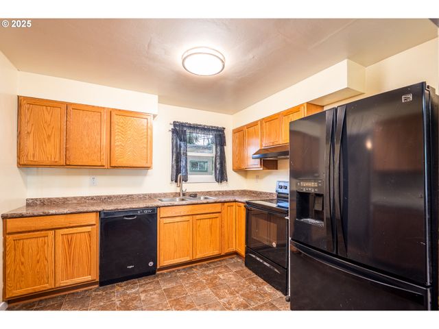 3198 PHEASANT Blvd, Springfield, OR 97477