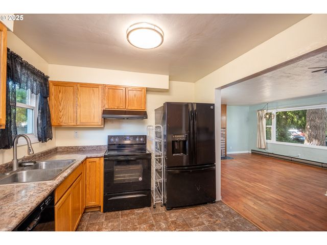 3198 PHEASANT Blvd, Springfield, OR 97477
