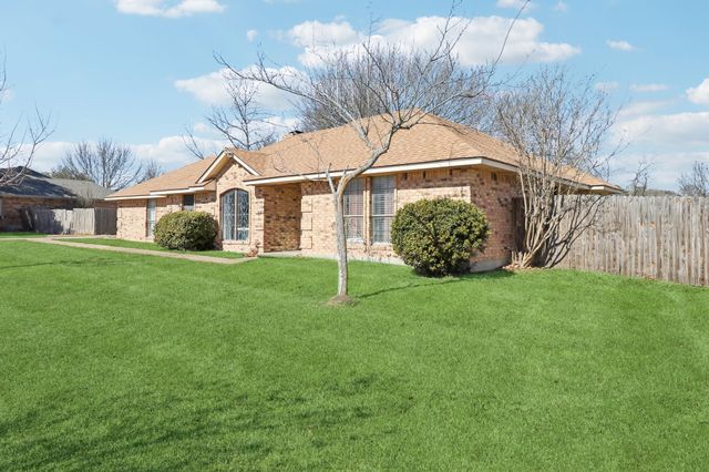 1202 N Sharpshire Drive, Waxahachie, TX 75165