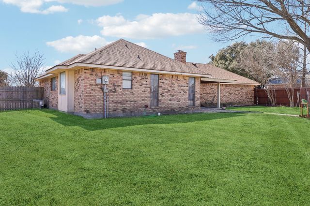 1202 N Sharpshire Drive, Waxahachie, TX 75165