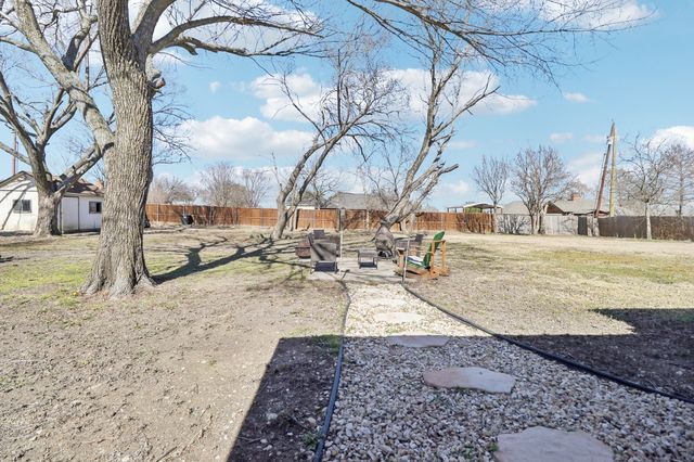 1202 N Sharpshire Drive, Waxahachie, TX 75165