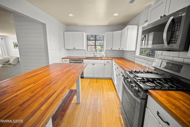 940 Curtis Place, Fernley, NV 89408